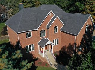 111 Woodhaven Dr, Jeannette, PA