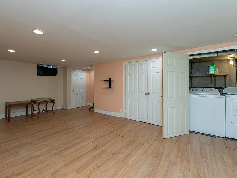1357 Westbury Dr — Photo 24