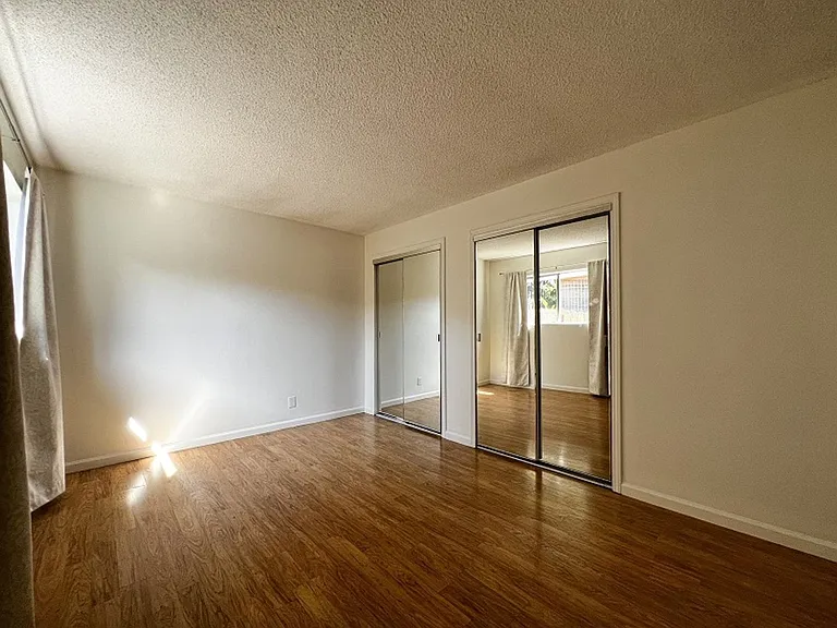 Vallejo Street, 1107 ** — Photo 12