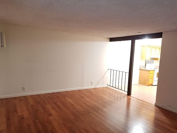 3rd image of 217 W Lincoln Ave
