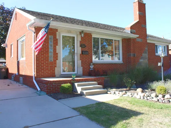 23280 Clairwood St, Saint Clair Shores, MI 48080