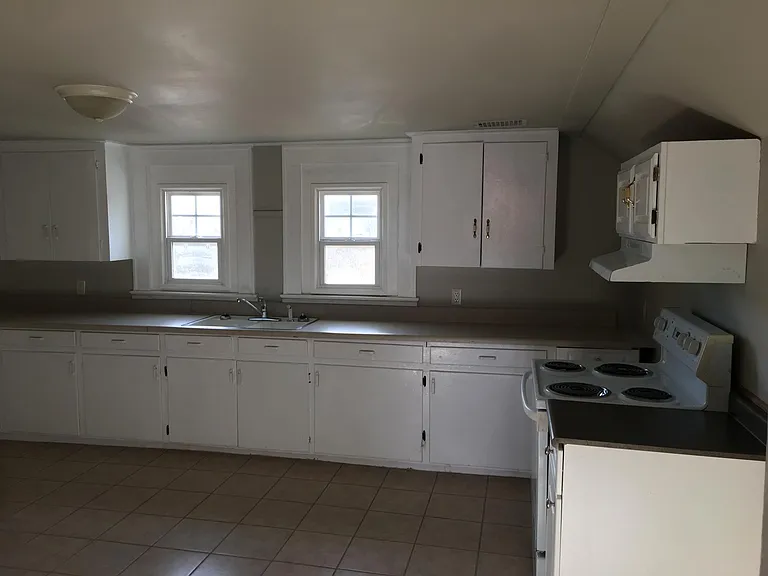 498 Patterson Ave — Photo 5