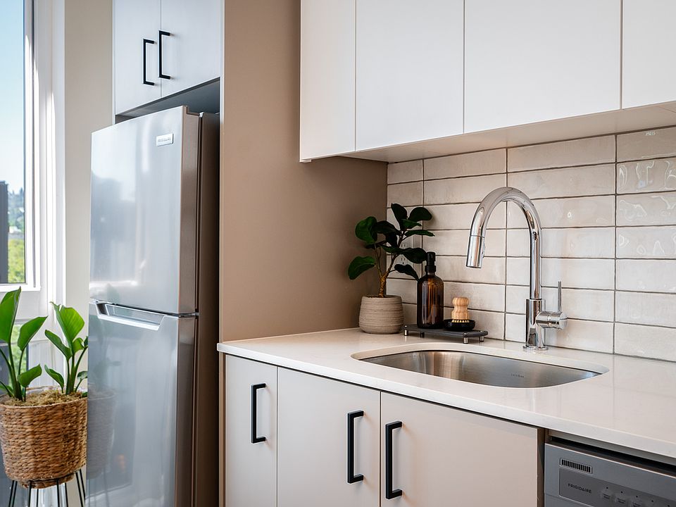 Studio A, 1BA, - 342SF - Kitchen