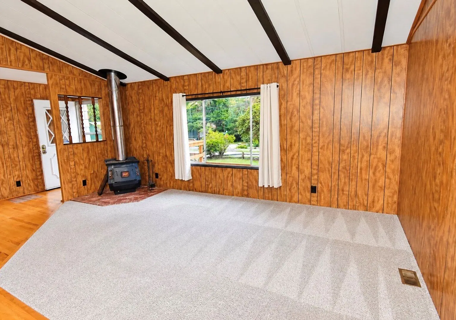 2Bd/2Ba Woodinville Home — Photo 4