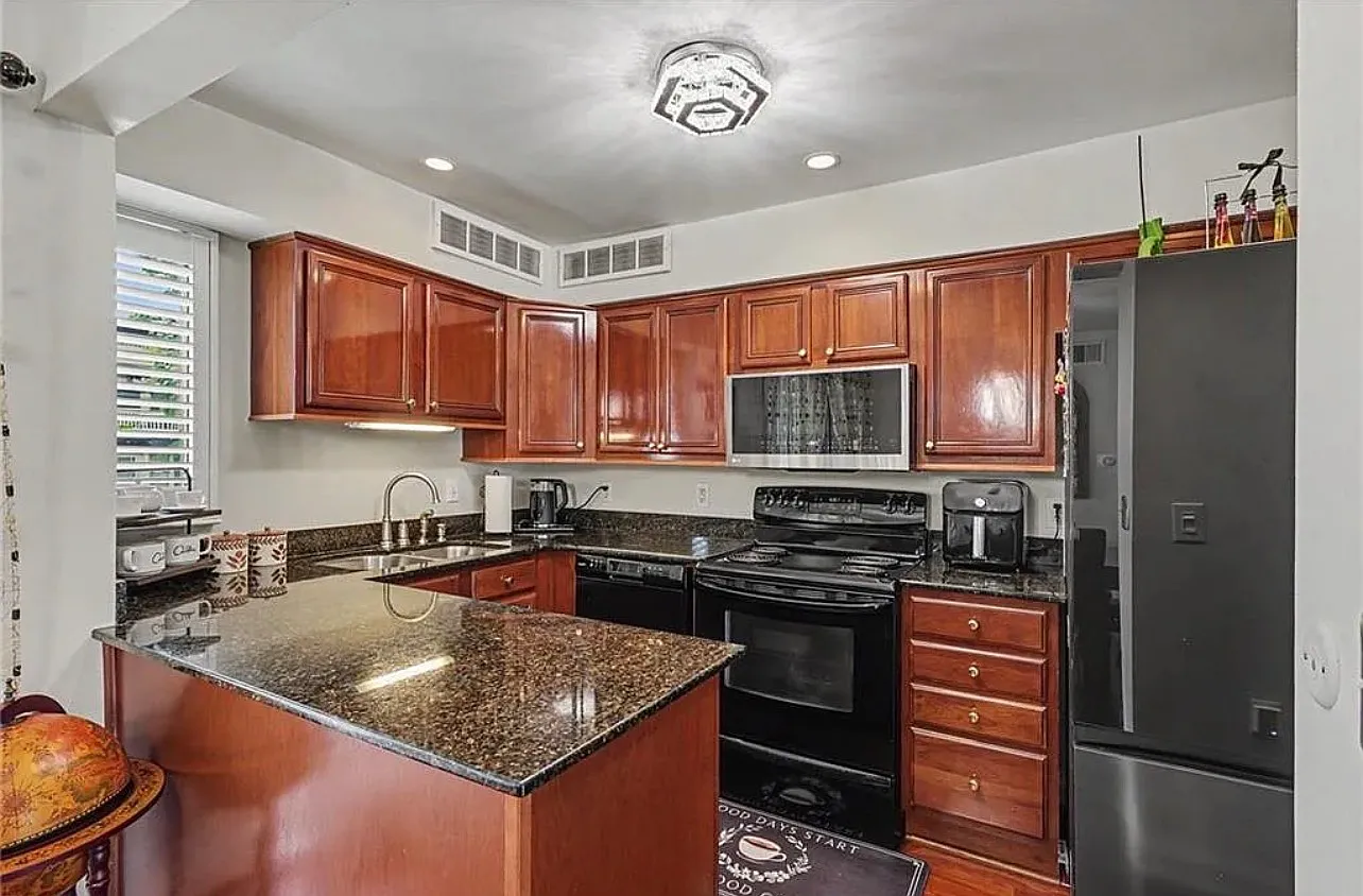 2 bed, 1100 sqft, $1,950 — Photo 3