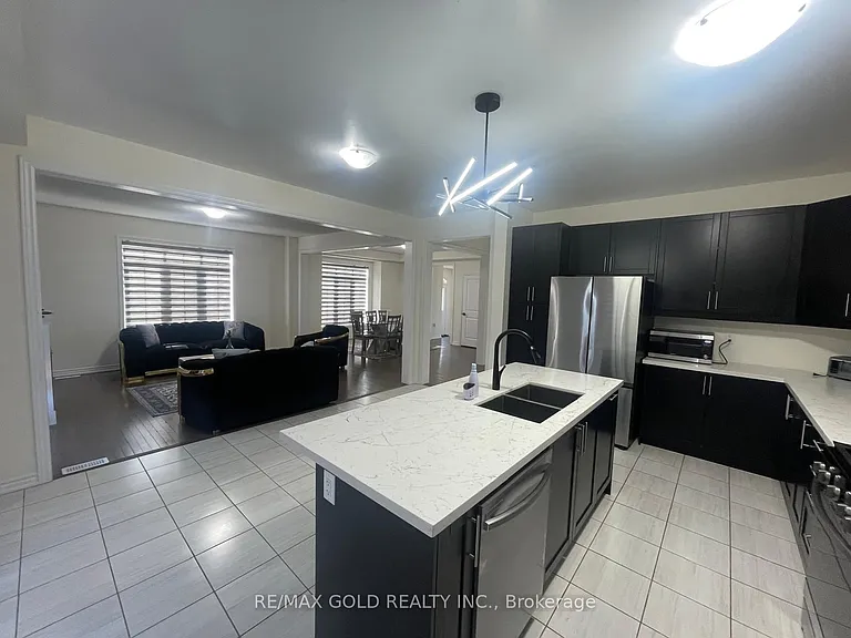 537 Veterans Dr — Photo 37