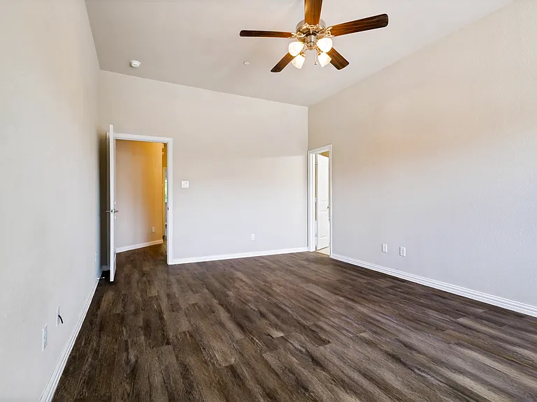241 Barrington Ln — Photo 16