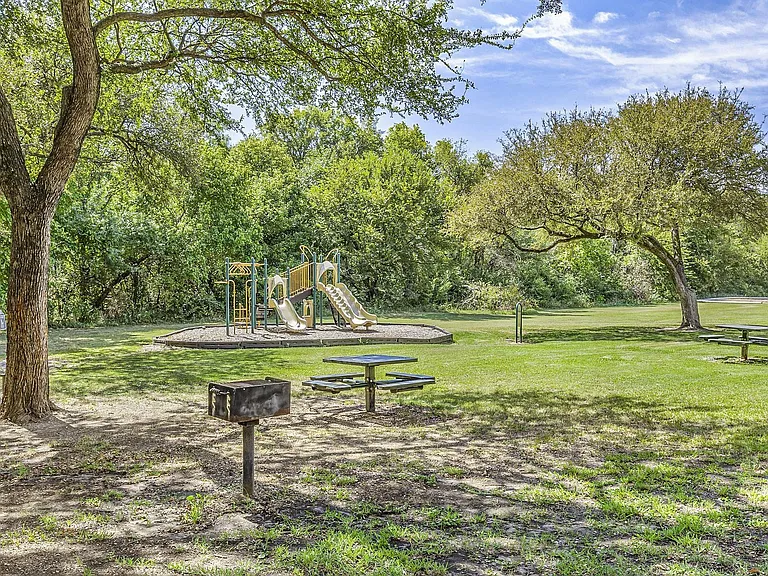 The Arbors of Euless Apartments — Photo 17