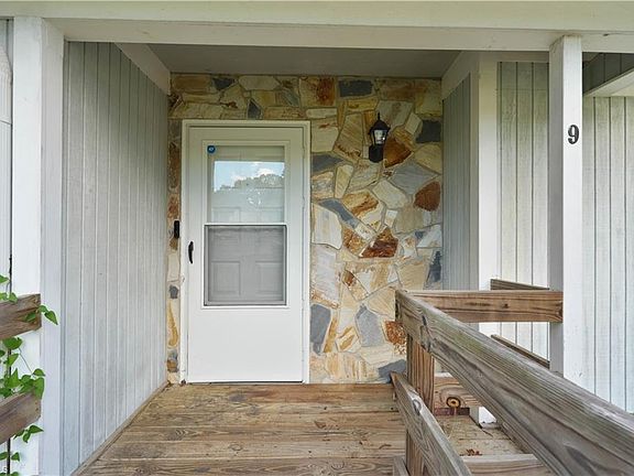 5th image of 9 Pear Tree Ct
