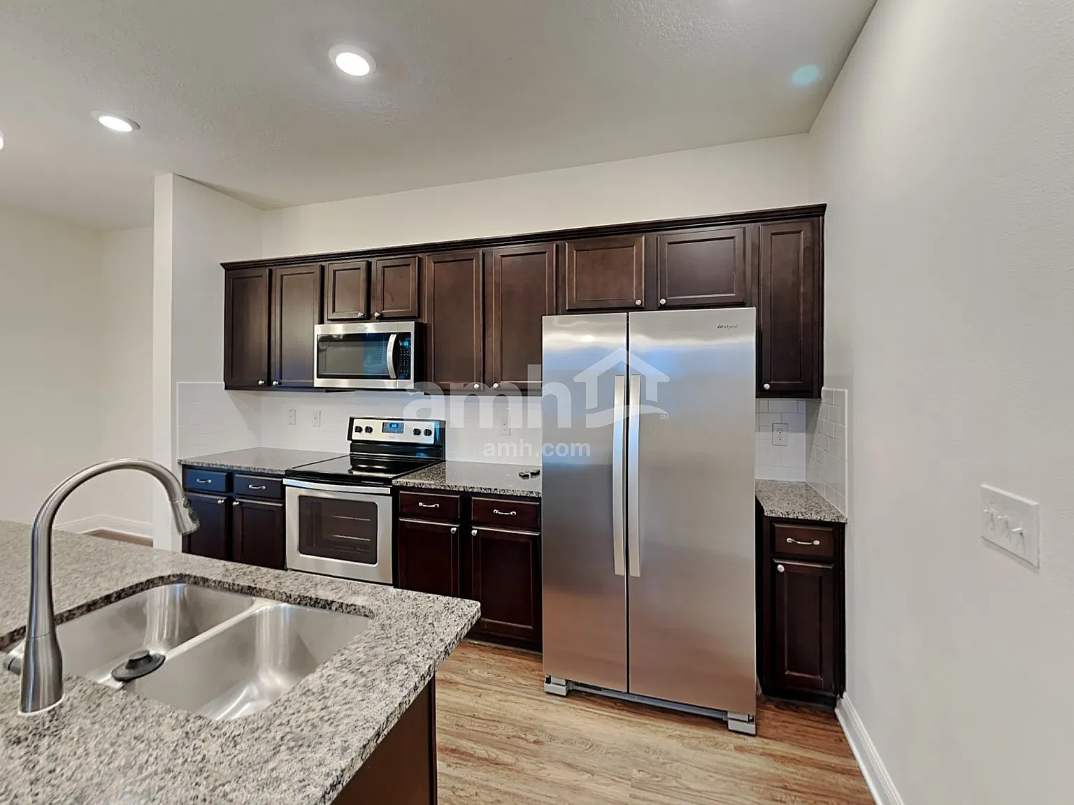 3 bed, 2.5 bath, 1859 sqft, $2,690 — Photo 3
