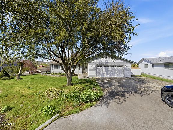 3rd image of 11809 Bristol Ct