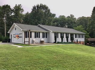 112 Forest View Dr, Mount Airy, NC 27030