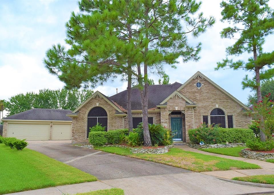 1st image of 3712 Pine Tree Dr