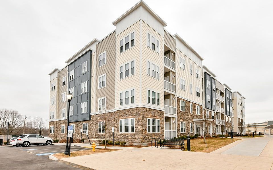 1st image of 130 University Ave #1112