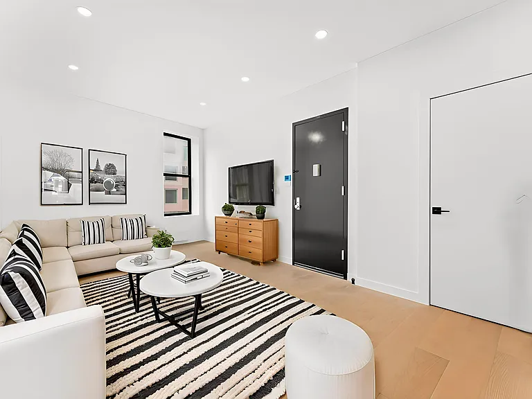403 Myrtle Ave #2RR — Photo 1
