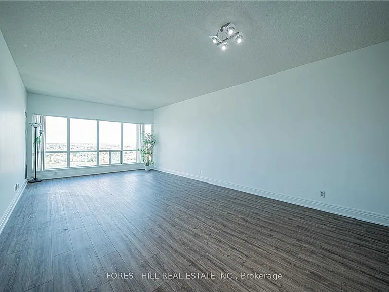 18 Lee Centre Dr #Penthouse 109 — Photo 9