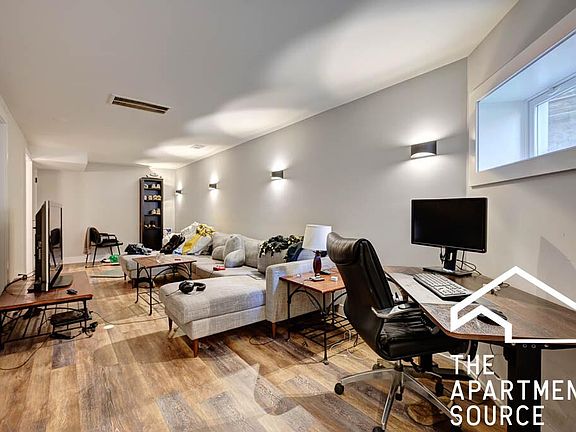 5th image of 2509 W Diversey Ave