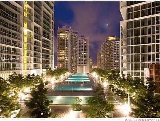 4th image of 495 Brickell Ave #40