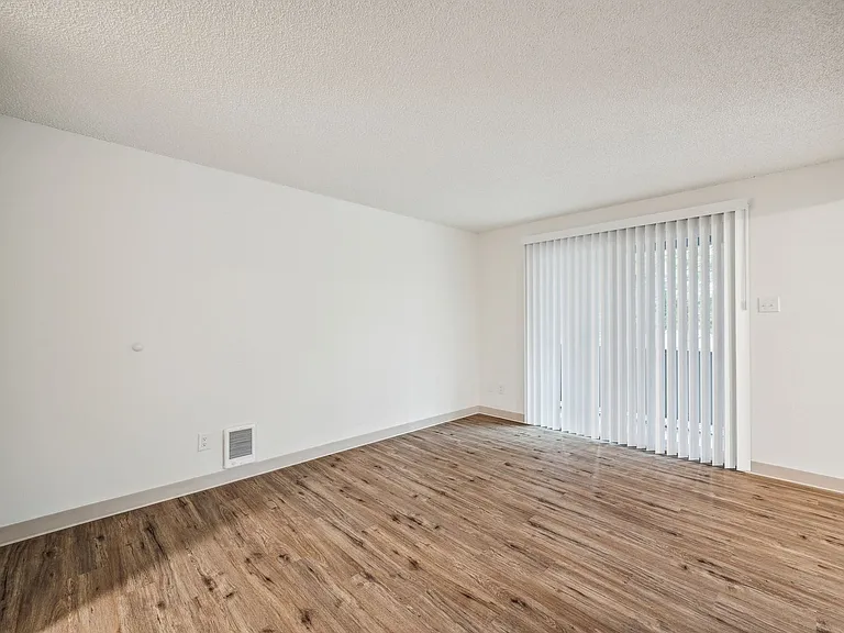 The 1800 Place Apartments — Photo 34