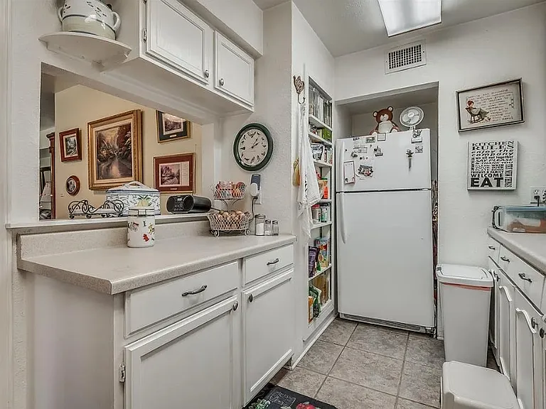 2527 NW 62nd St #117 — Photo 2