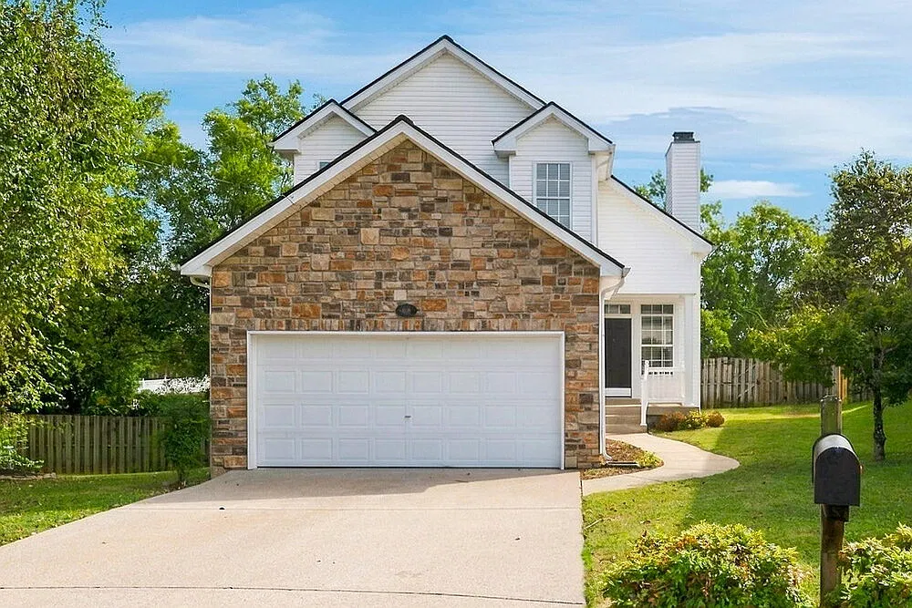 3 bed, 2.0 bath, 1374 sqft, $2,230 — Photo 1