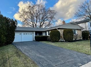 988 Whitehall Dr, Buffalo Grove, IL 60089