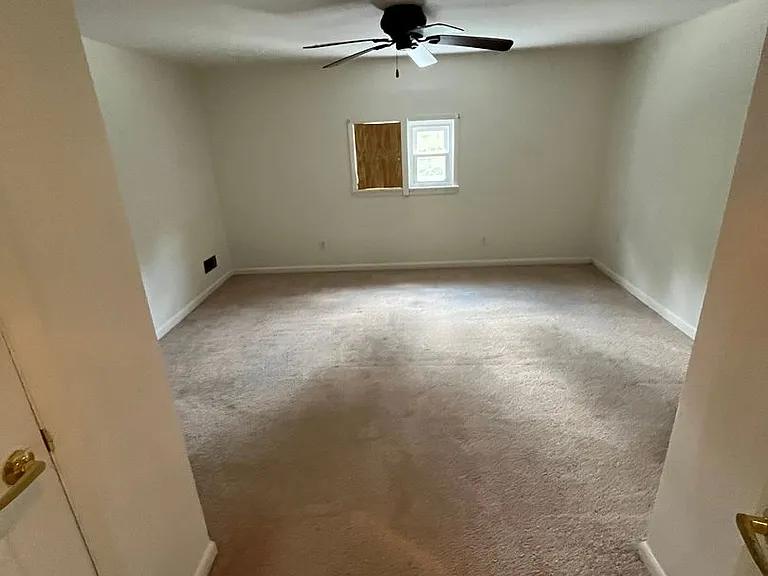 1005 E Wylie St — Photo 20