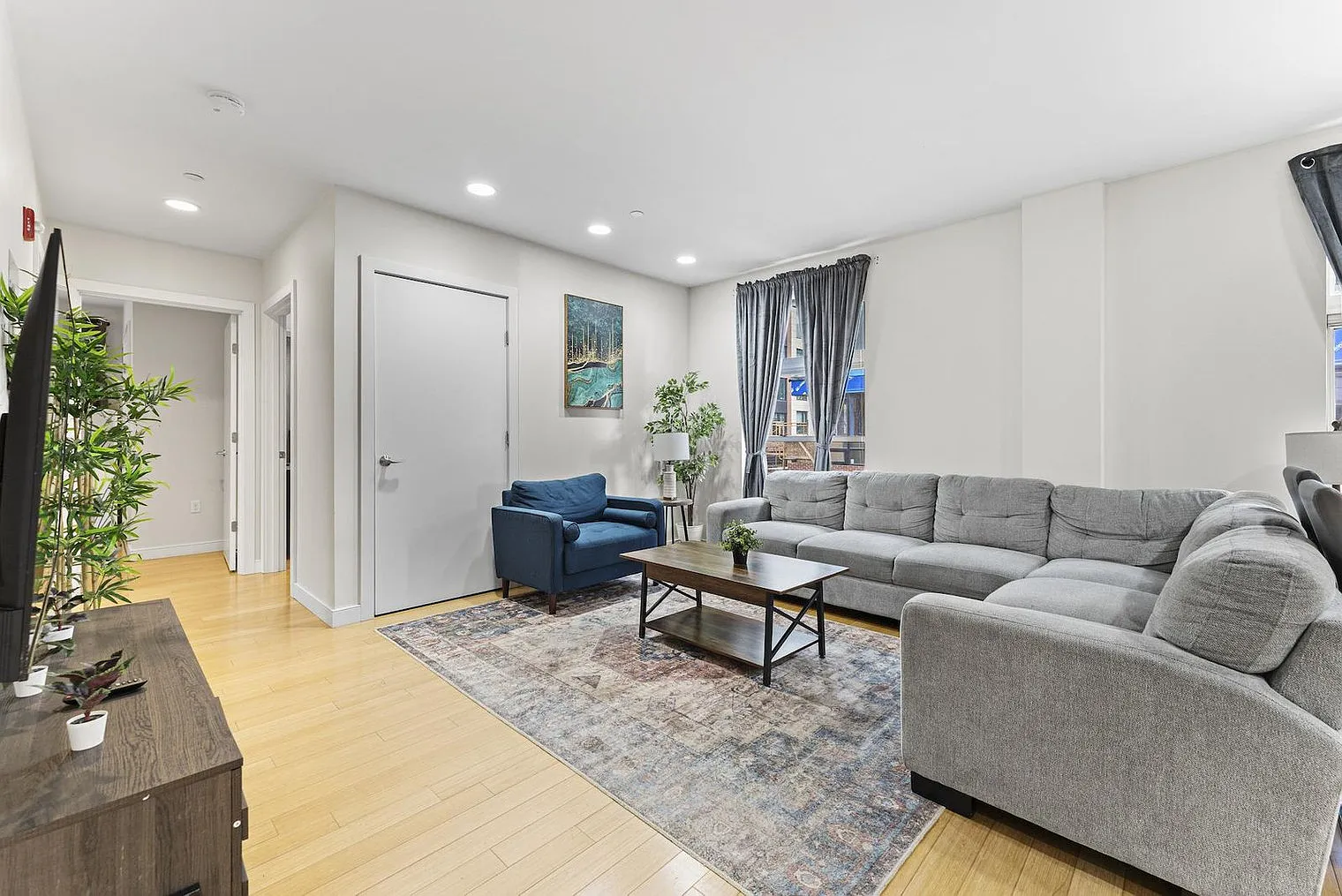 2 bed, 1.0 bath, 1151 sqft, $3,390 — Photo 2