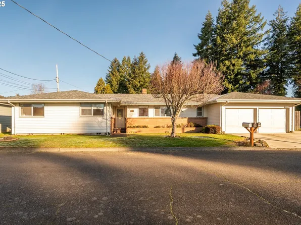 1010 W 11th St, Coquille, OR 97423