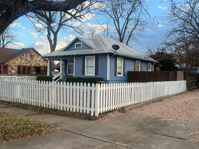 204 E Sandstone St, Llano, TX, 78643