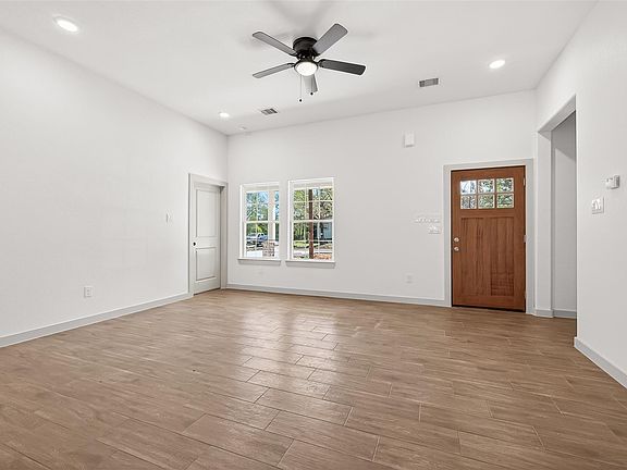 5th image of 25136 Armagh Rd