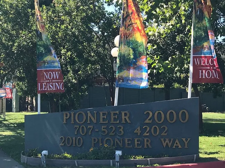 Pioneer Apartments — Photo 12