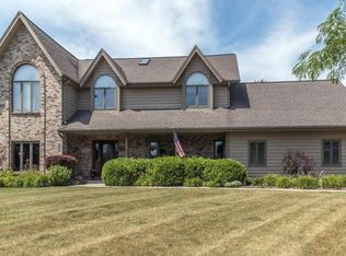 W148N10131 Windsong Cir E, Germantown, WI