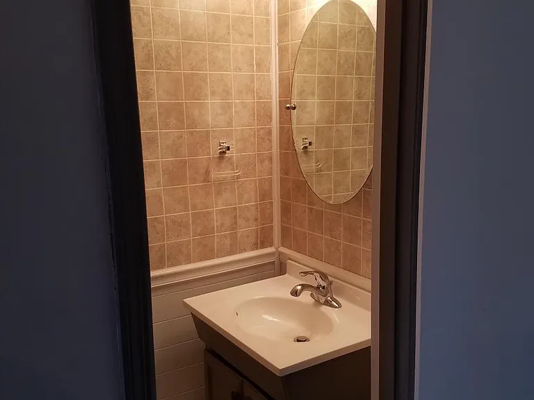 1/2 Bath