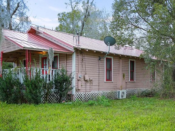 3rd image of 2412 N Dover Rd