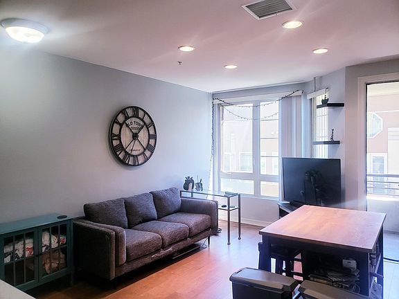 4th image of 1465 C St Unit 3512