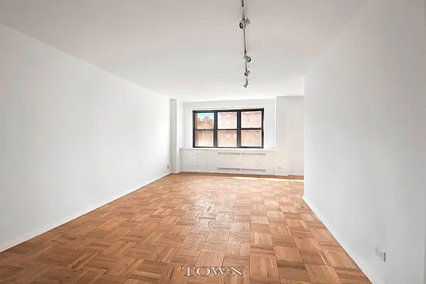 Sold by Town Residential | media 32