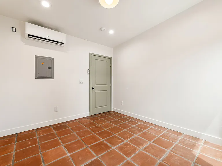 533 E Windsor Rd #A — Photo 18