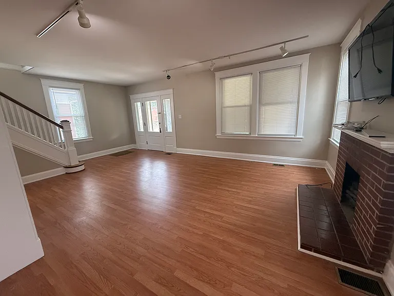 1013 Delta Ave — Photo 8