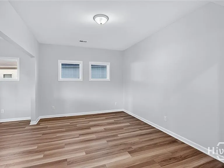 124 Jennie Dr — Photo 7