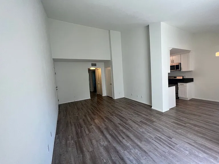 10930 Otsego St — Photo 11
