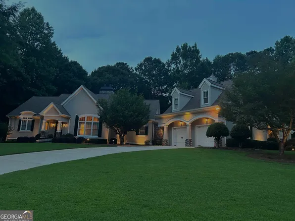 135 Island Cove Dr, Newnan, GA 30263