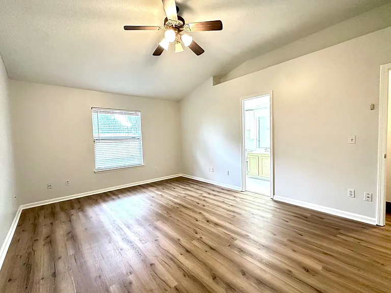1803 Canterbury Ln — Photo 15