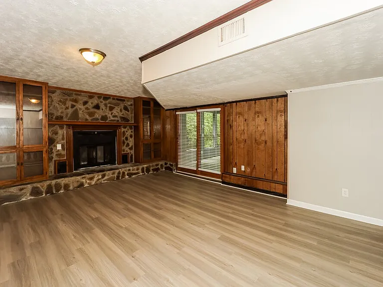 9036 Sterling Ridge Ln — Photo 6