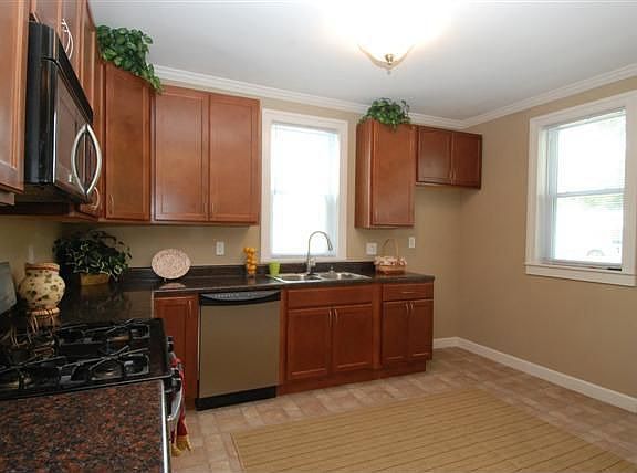 4th image of 6401 Hoffman Ave