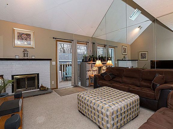 2nd image of 3564 N Willow Ct