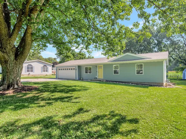 11 Circle Dr, Saybrook, IL 61770