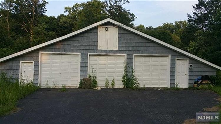 2nd image of 1846 Macopin Rd