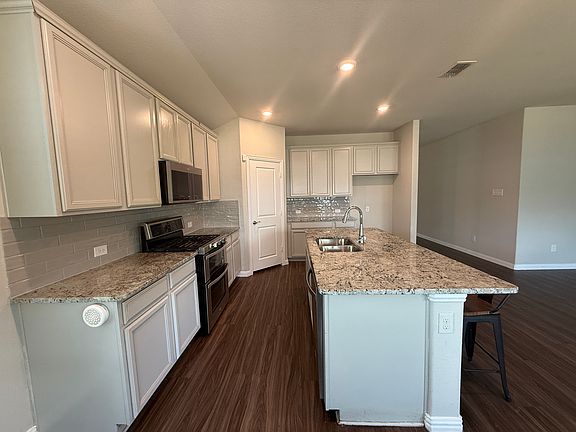 3rd image of 621 Fletcher Dr