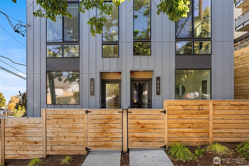 3rd image of 955 N 35th Street